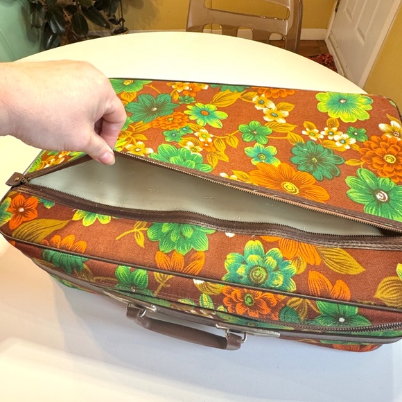 Vintage 60s soft case fabric suitcase, groovy brown, green floral, Japan luggage - Picture 5 of 12